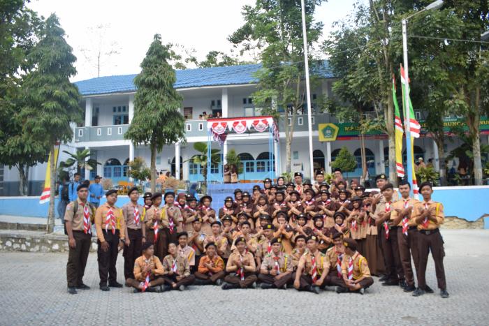 MAN 1 SUNGAI PENUH LAKSANAKAN APEL BESAR, PERINGATI HARI PRAMUKA YANG KE- 58 TAHUN 2019