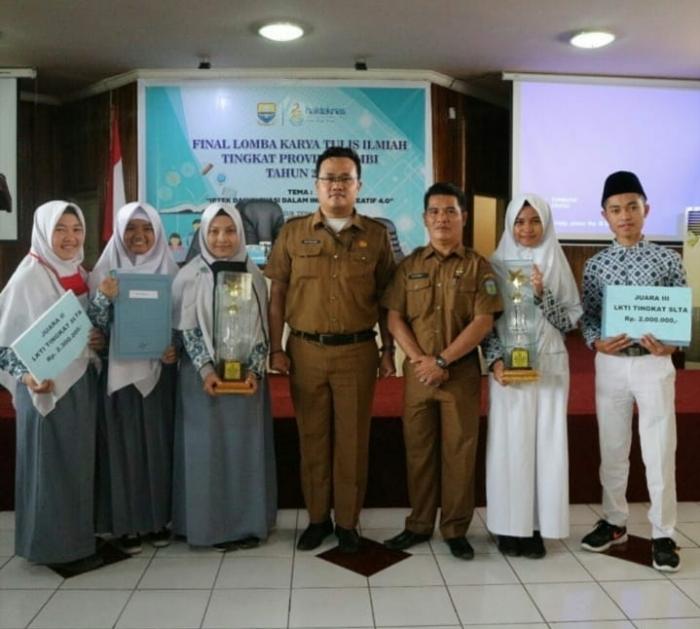 SISWA MAN 1 SUNGAI PENUH RAIH JUARA 3 LOMBA KTI TINGKAT PROVINSI JAMBI