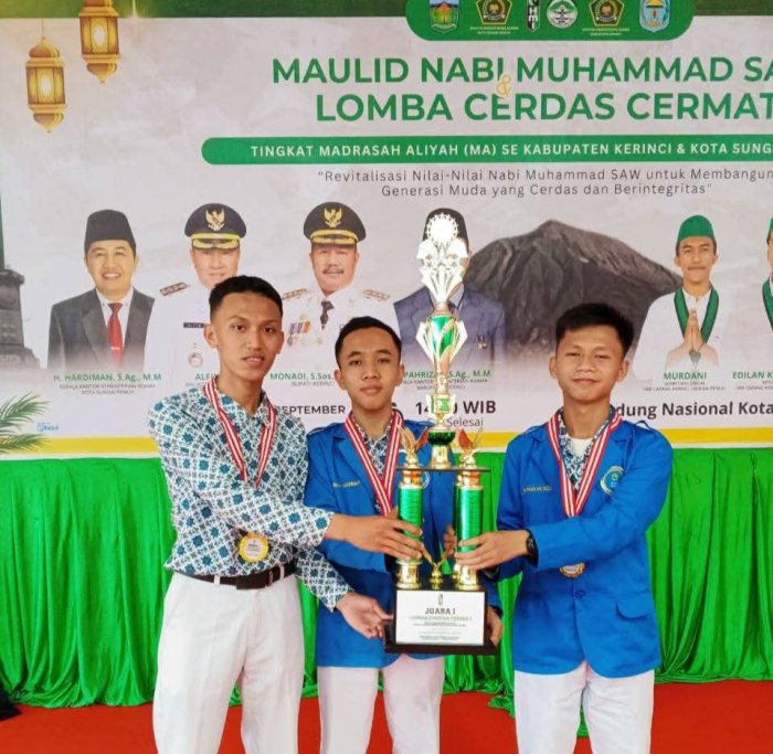 MAN 1 Sungai Penuh Raih Juara 1 Lomba Cerdas Cermat Tingkat Kabupaten Kerinci dan Kota Sungai Penuh MAN 1 Sungai Penuh Raih Juara 1 Lomba Cerdas Cermat Tingkat Kabupaten Kerinci dan Kota Sungai Penuh