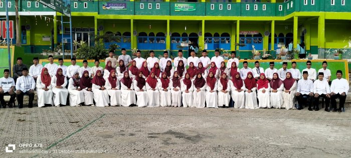 MAN 1 Sungai Penuh Gelar Sesi Foto Bersama dalam Nuansa Islami