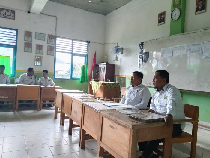 Rapat Pengawas dan Penguji CBT serta Ibadah Praktis PMBM MAN 1 Sungai Penuh Tahun Ajaran 2026/2027