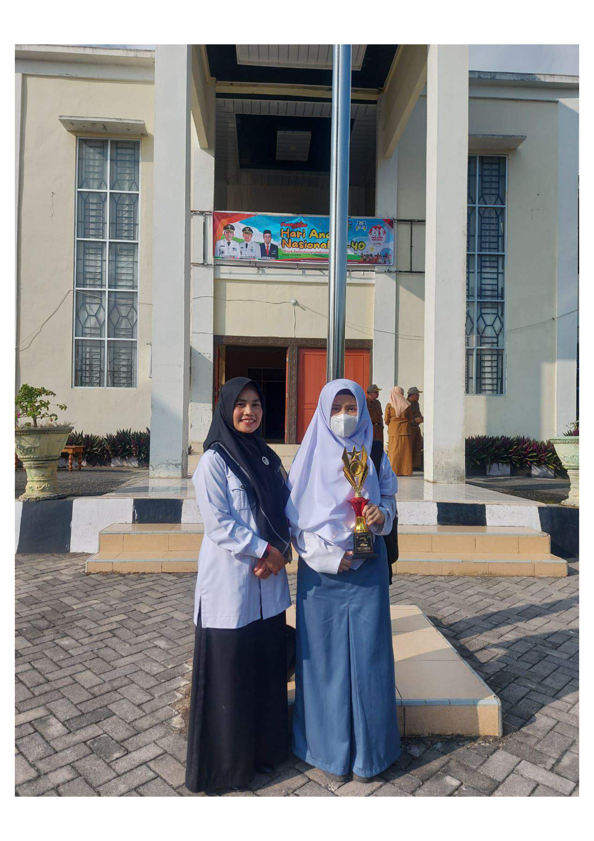 SISWI MAN 1 SUNGAI PENUH RAIH JUARA 2 DAN SEKALIGUS SEBAGAI JUARA FAVORIT LOMBA POSTER TINGKAT KOTA SUNGAI PENUH TAHUN 2024