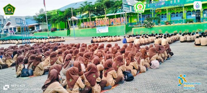 Rutinitas Pagi Siswa MAN 1 Sungai Penuh Diisi dengan Tadarus Al-Quran