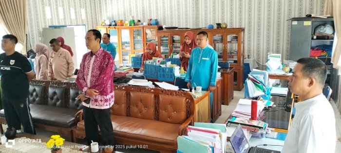 MAN 1 Sungai Penuh Kumandangkan Lagu Indonesia Raya Setiap Pukul 10.00 WIB - Menumbuhkan Semangat Nasionalisme