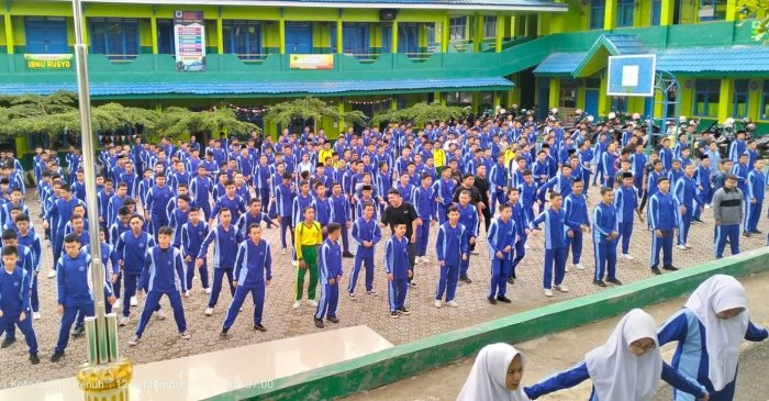 MAN 1 Sungai Penuh Gelar Senam Sehat Setiap Jumat