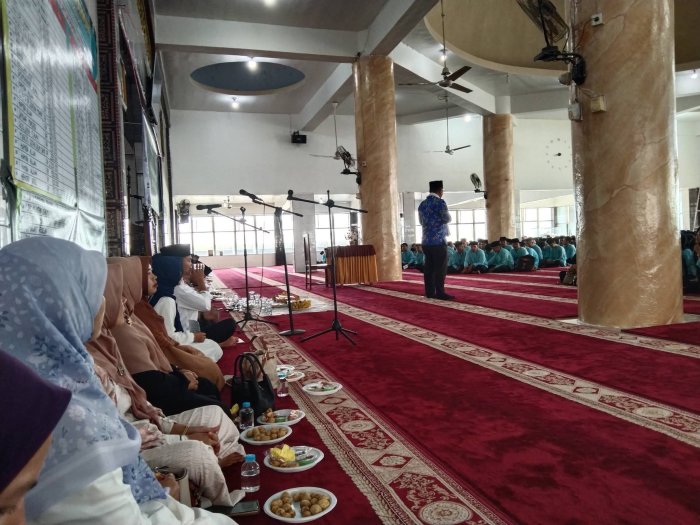 Buya Kurniadi, S.Sy Sampaikan Tausiah Isra Miraj di MAN 1 Sungai Penuh