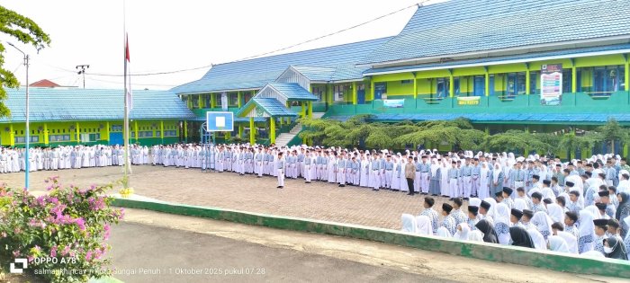 MAN 1 Sungai Penuh Gelar Upacara Peringatan Hari Pahlawan dengan Khidmat