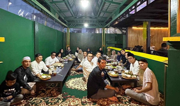 Kebersamaan di Bulan Ramadhan, Tata Usaha MAN 1 Sungai Penuh Gelar Buka Puasa Bersama Kebersamaan di Bulan Ramadhan, Tata Usaha MAN 1 Sungai Penuh Gelar Buka Puasa Bersama