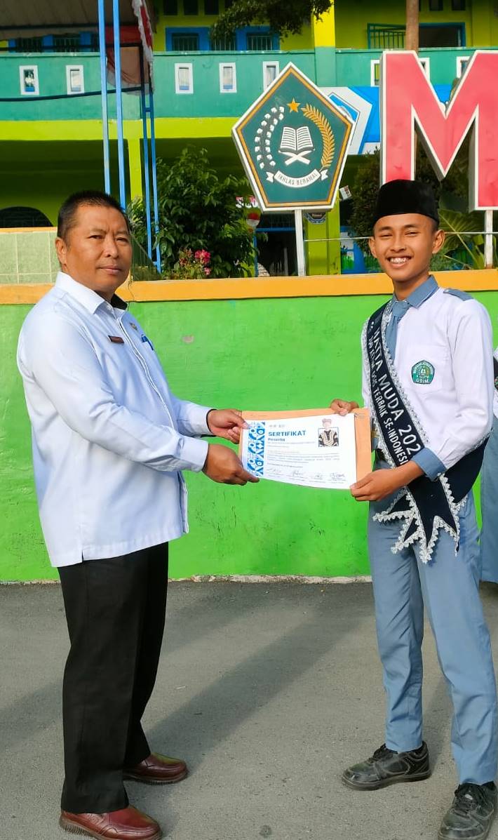  FAHRI RAMADHAN KETUA OSIM MAN 1 SUNGAI PENUH TERPILIH SEBAGAI 100 KETUA OSIM TERBAIK SE-INDONESIA