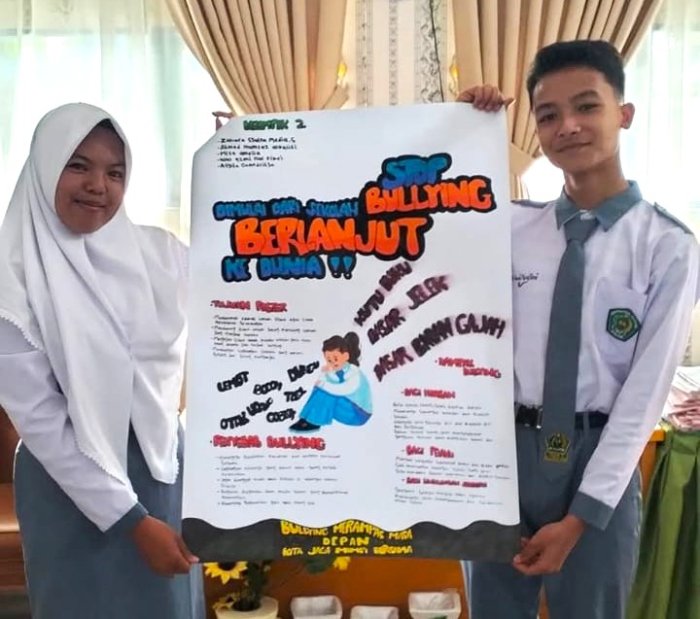 Siswa Kelas X MAN 1 Sungai Penuh Dapatkan Tugas Kreatif Membuat Poster Edukatif