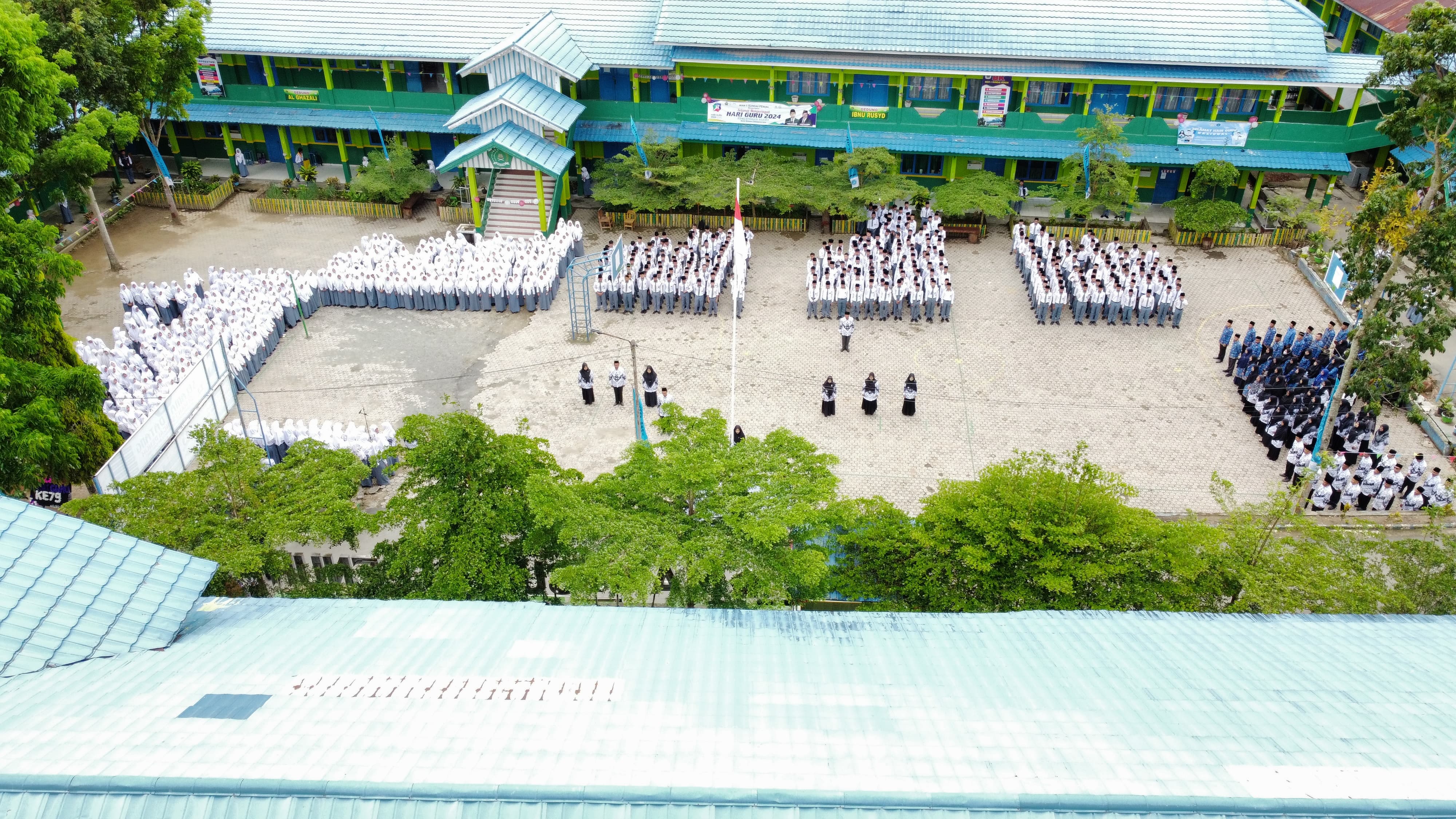 UPACARA HARI GURU NASIONAL (HGN) DI MAN 1 SUNGAI PENUHTAHUN 2024