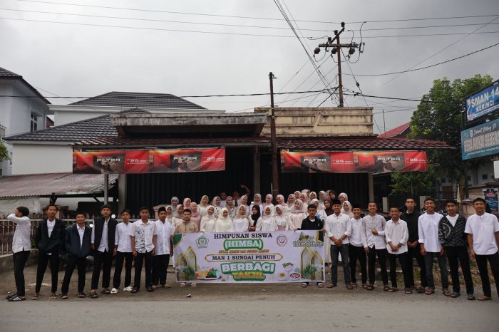 Himpunan Siswa Siulak dan Gunung Kerinci MAN 1 Sungai Penuh Berbagi di Bulan Ramadan Sekaligus Buka Bersama